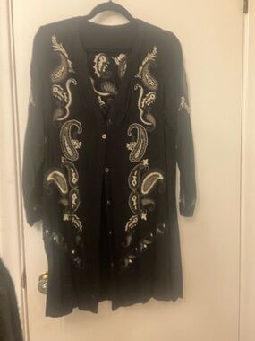 (US S/M) Black Cardigan with Cream Paisley Embroidery